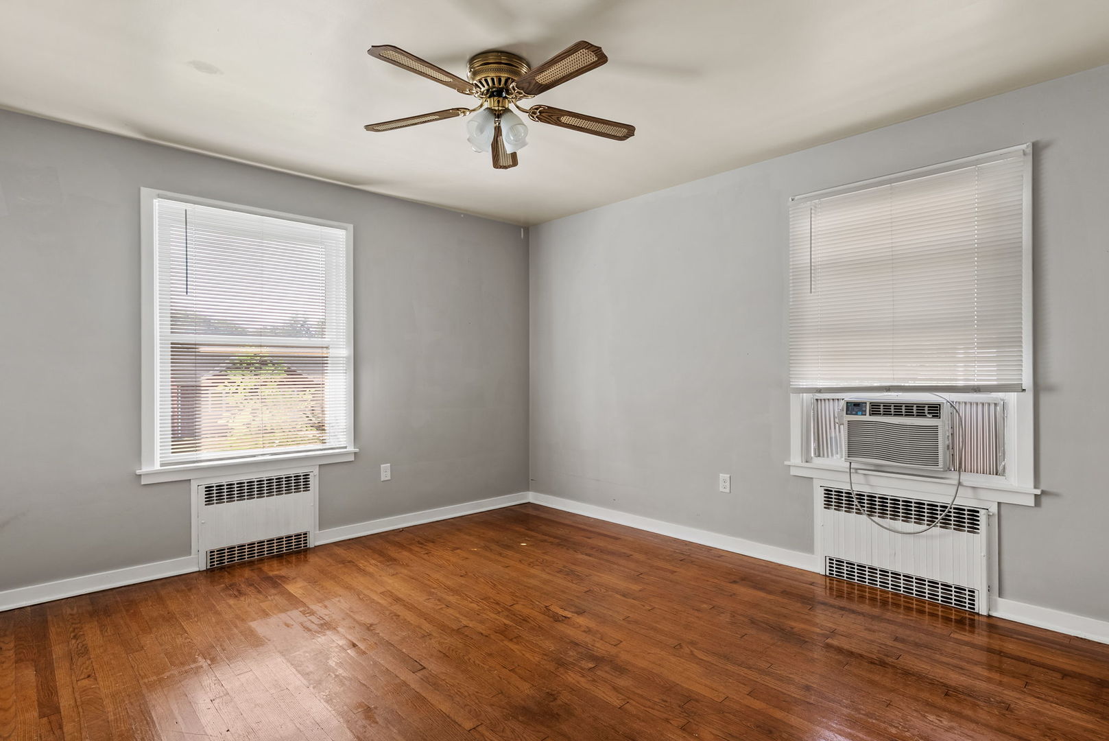 2415 Glen Place Property Photo 21