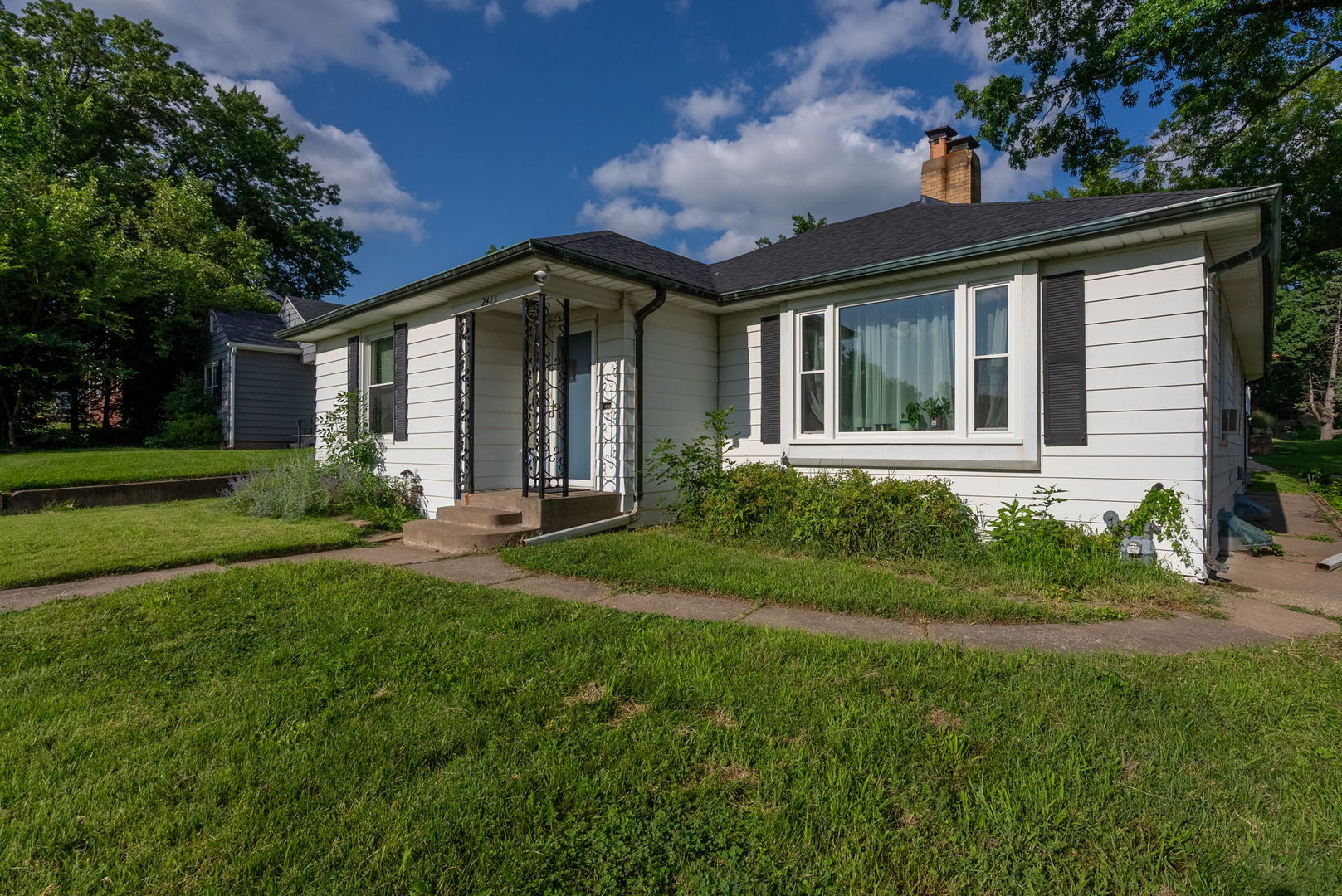 2415 Glen Place Property Photo 24