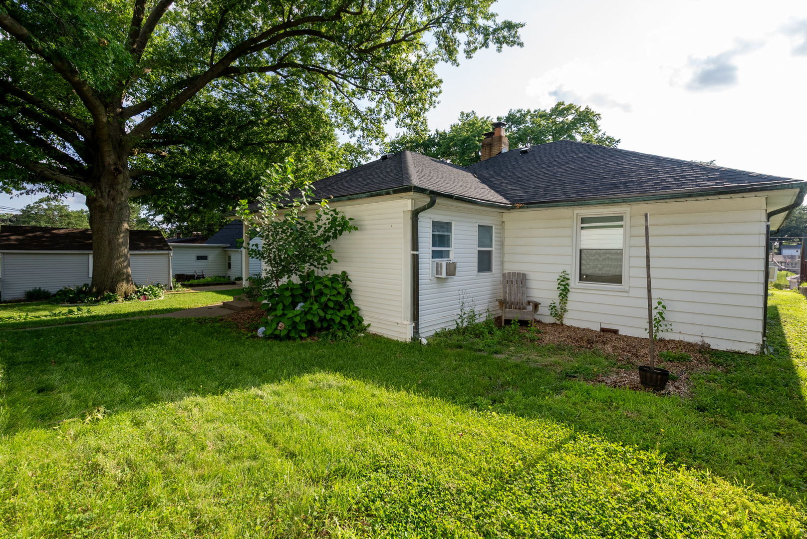 2415 Glen Place Property Photo 25