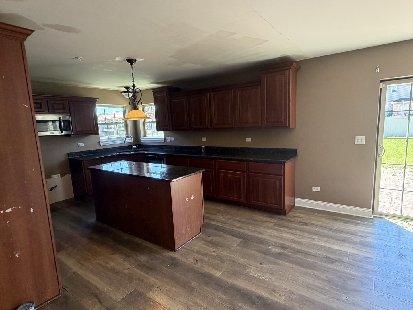 4521 203rd Street Property Photo 5
