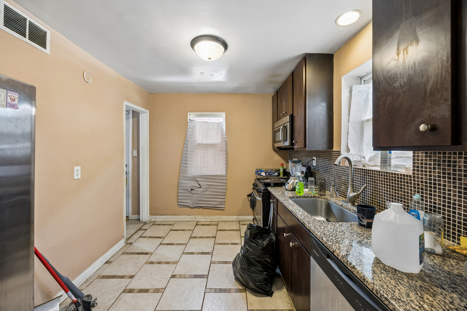 12910 S Green Street Property Photo 6