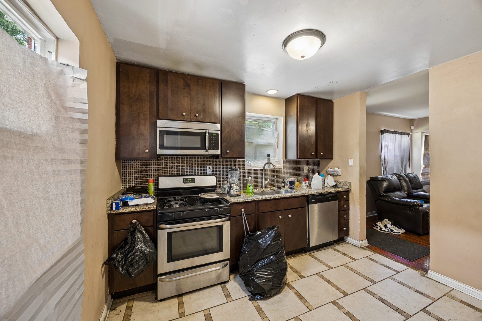 12910 S Green Street Property Photo 7