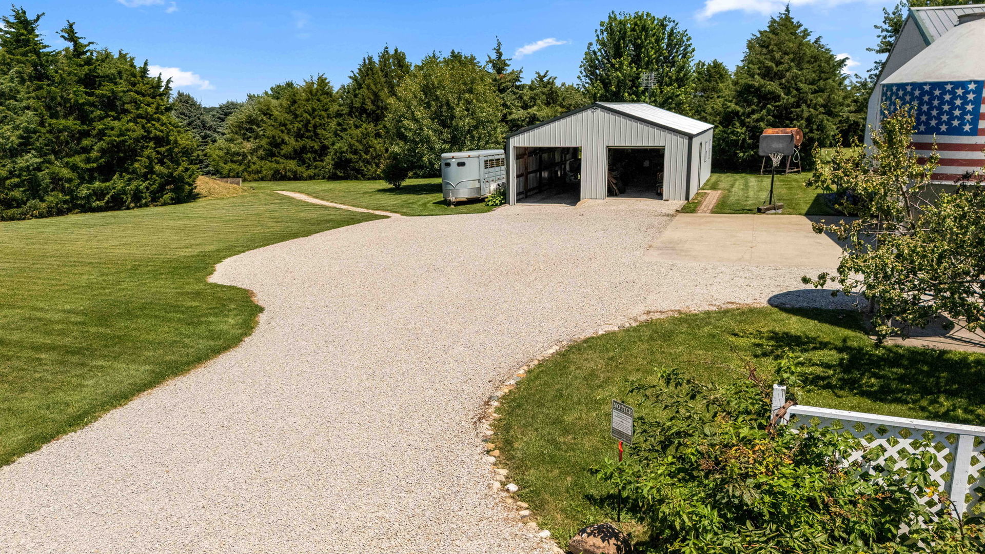1392 Red Brick Road Property Photo 4