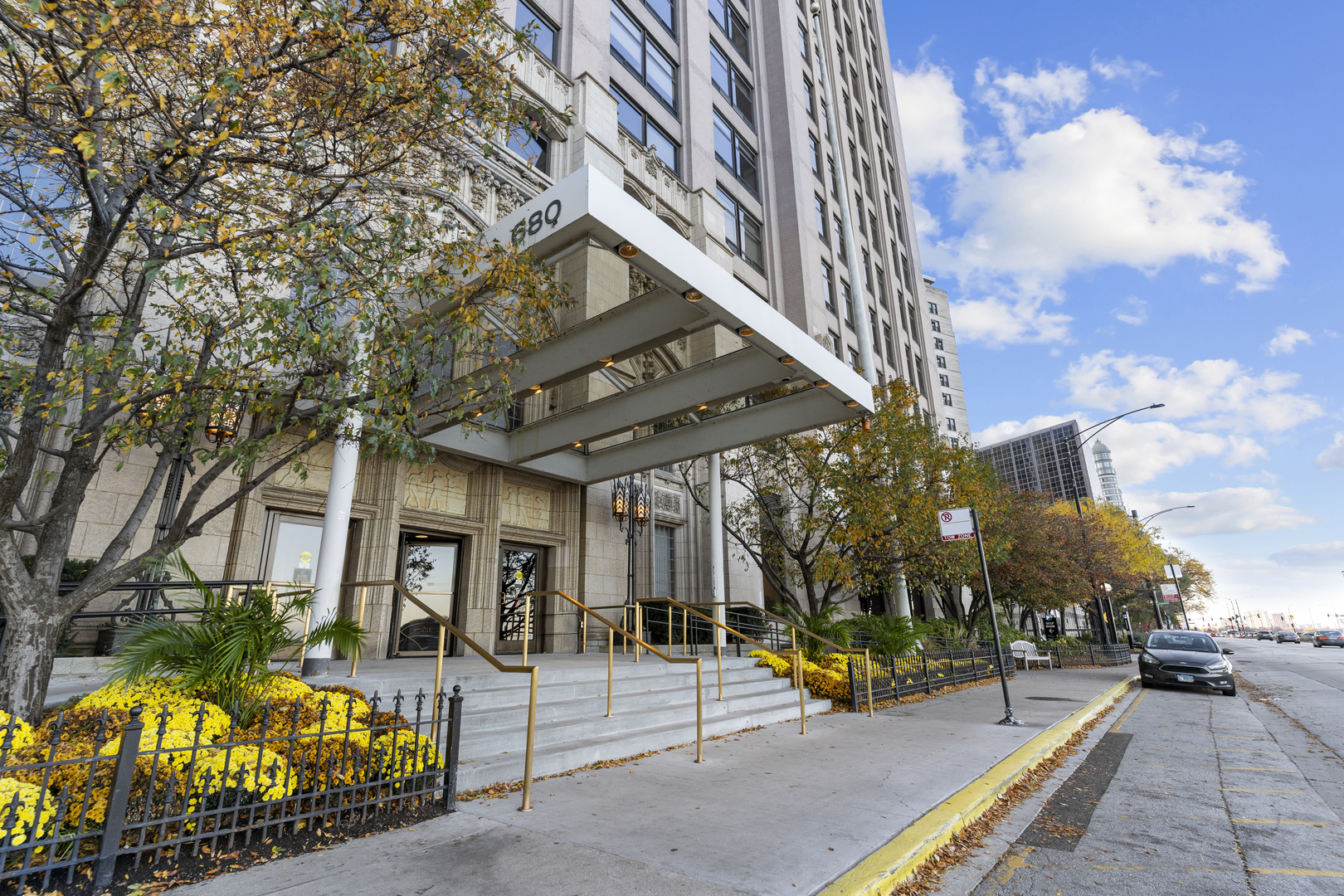 680 N Lake Shore Drive 1103