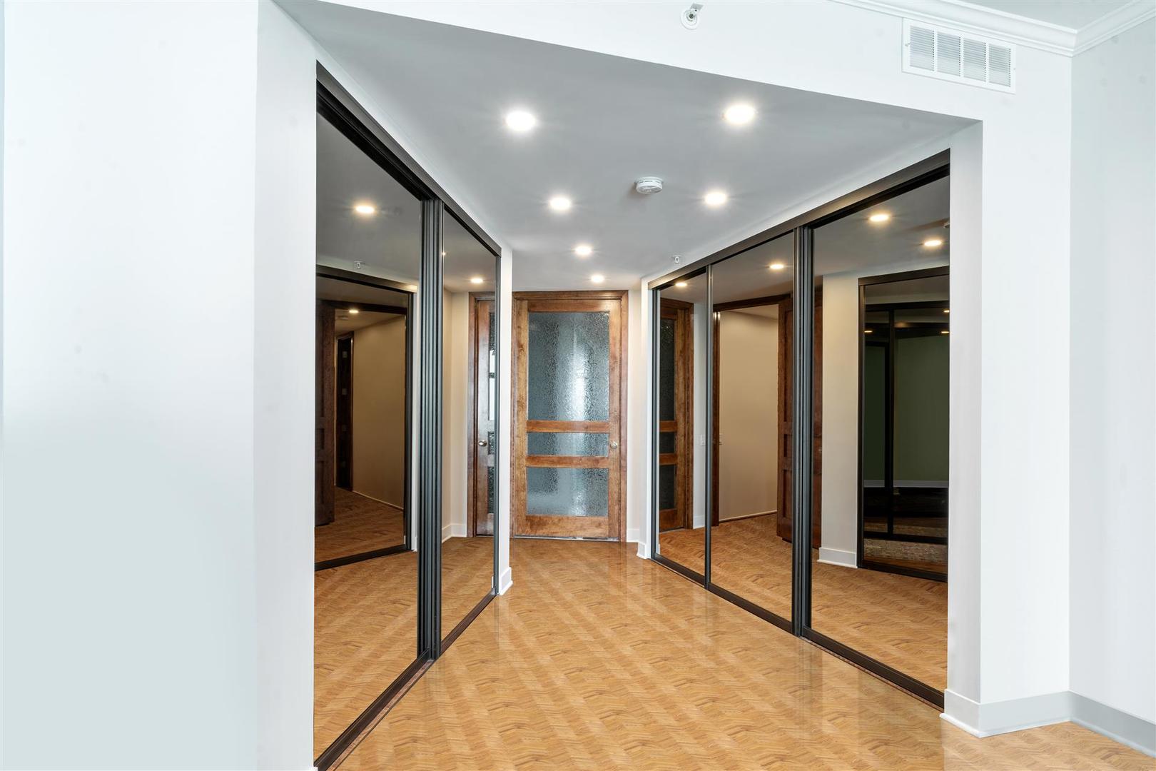 680 N Lake Shore Drive 1103 Property Photo 18