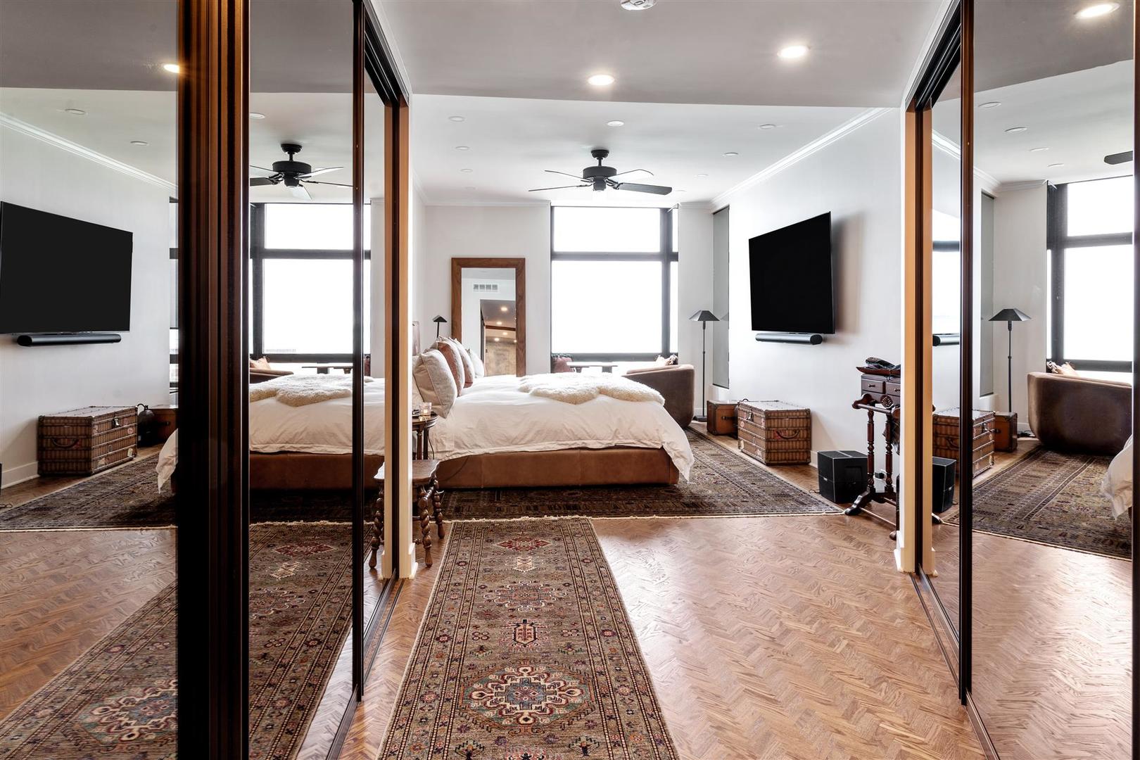 680 N Lake Shore Drive 1103 Property Photo 19