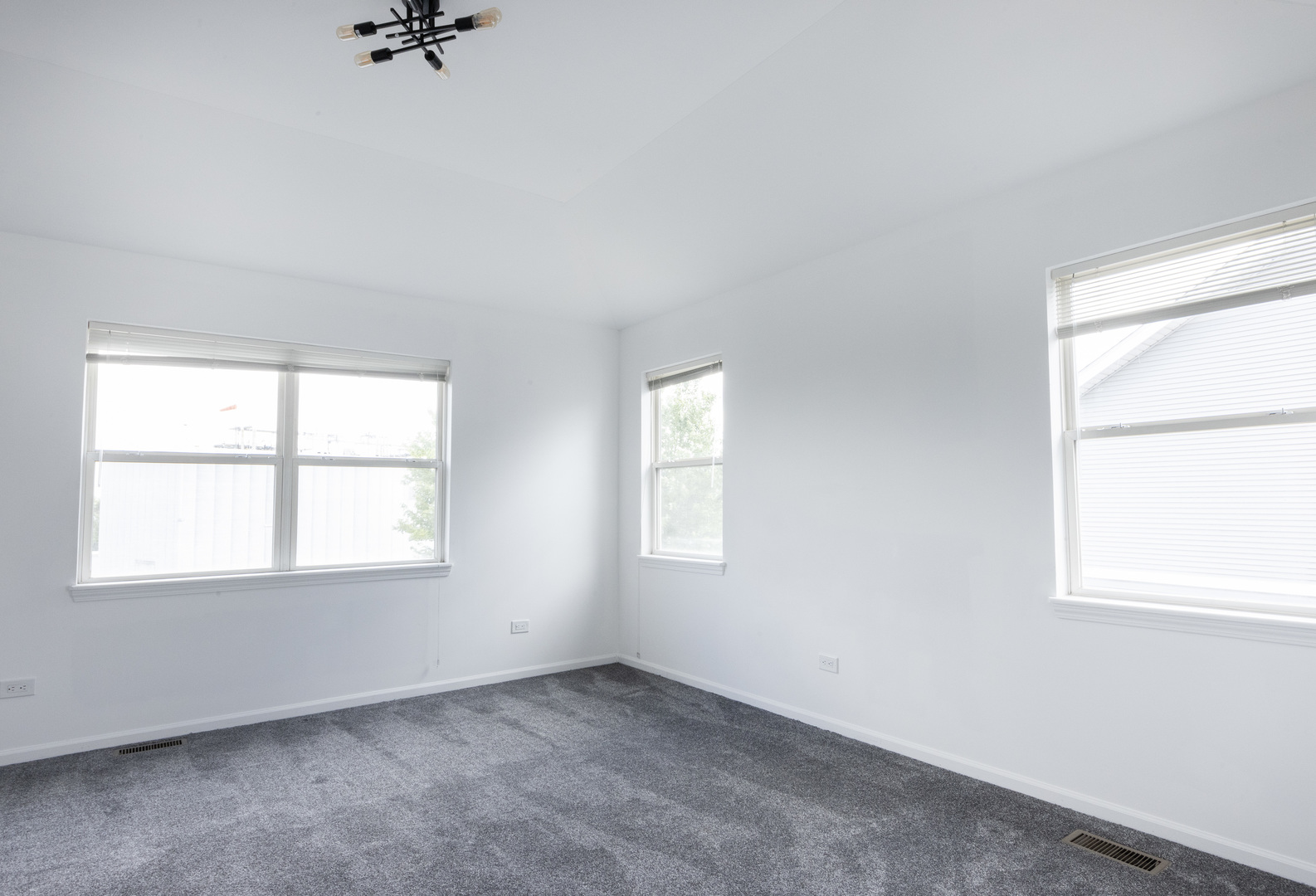 4257 N Kolmar Avenue Property Photo 43
