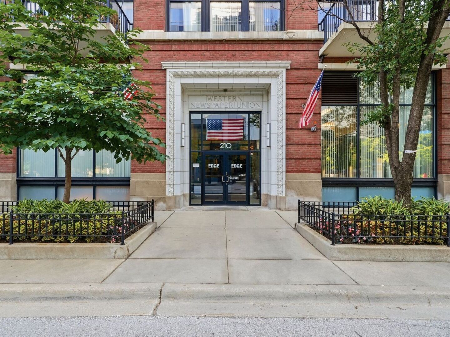 210 S Desplaines Street Property Photo 2