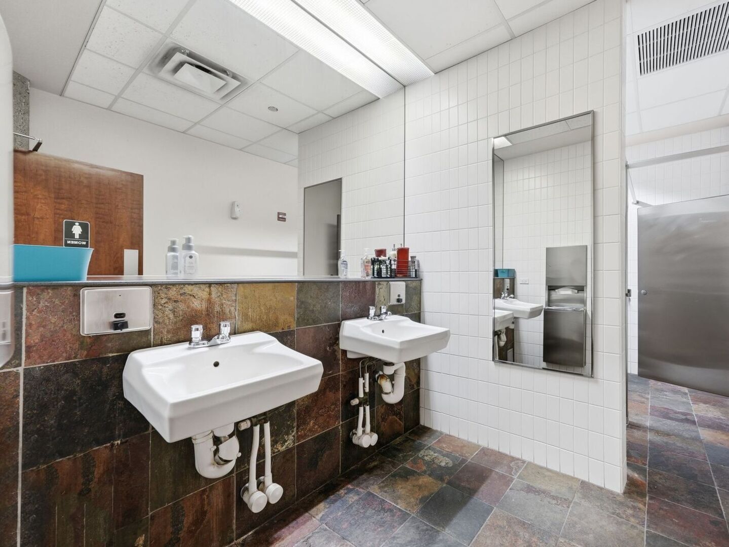 210 S Desplaines Street Property Photo 14