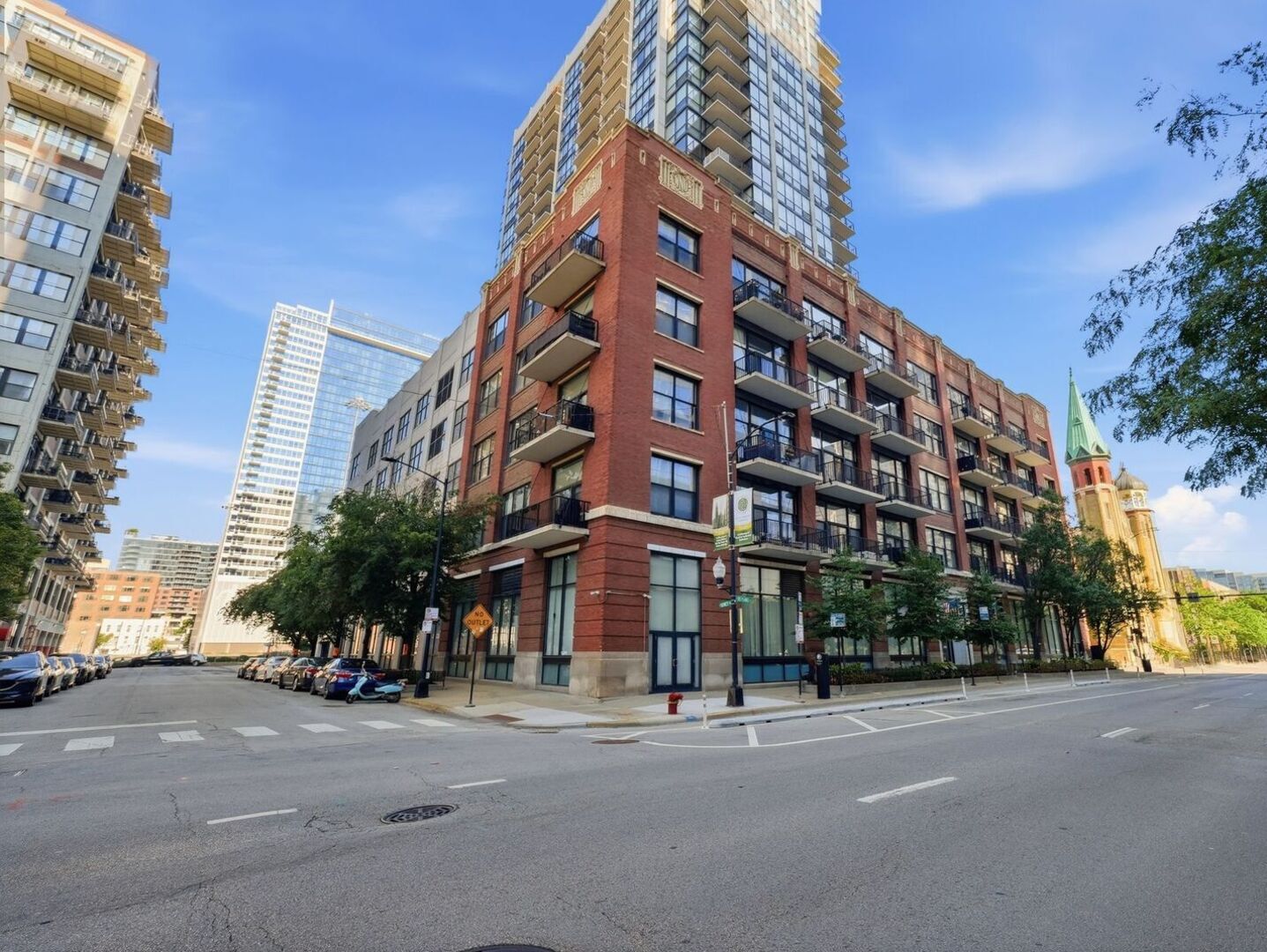 210 S Desplaines Street Property Photo 27