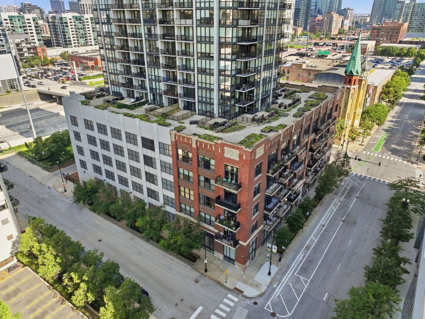 210 S Desplaines Street Property Photo 30