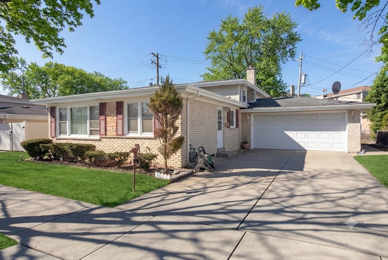 8516 N Ozanam Avenue Property Photo 1