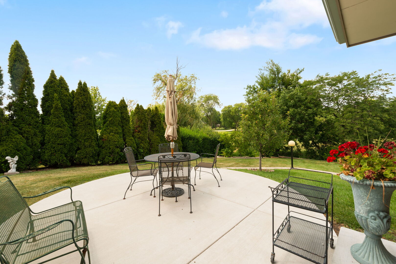14 Hamilton Lane Property Photo 6