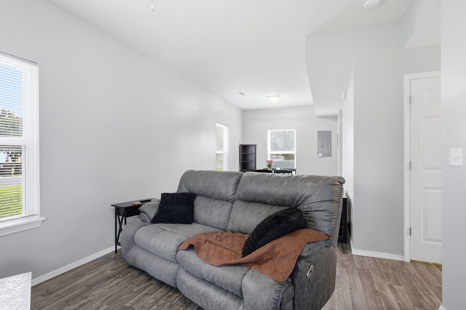 101 W Oak Street Property Photo 5