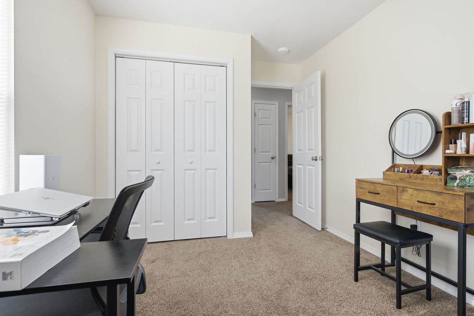 101 W Oak Street Property Photo 18