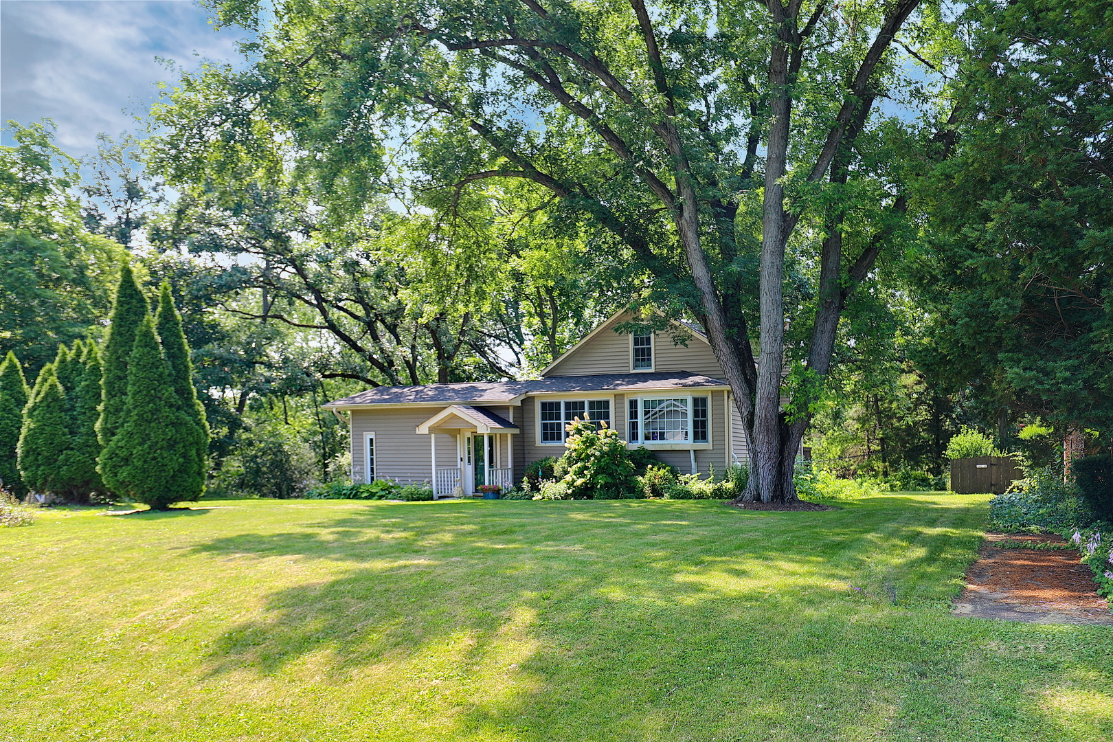 28w719 Barnes Avenue Property Photo 1