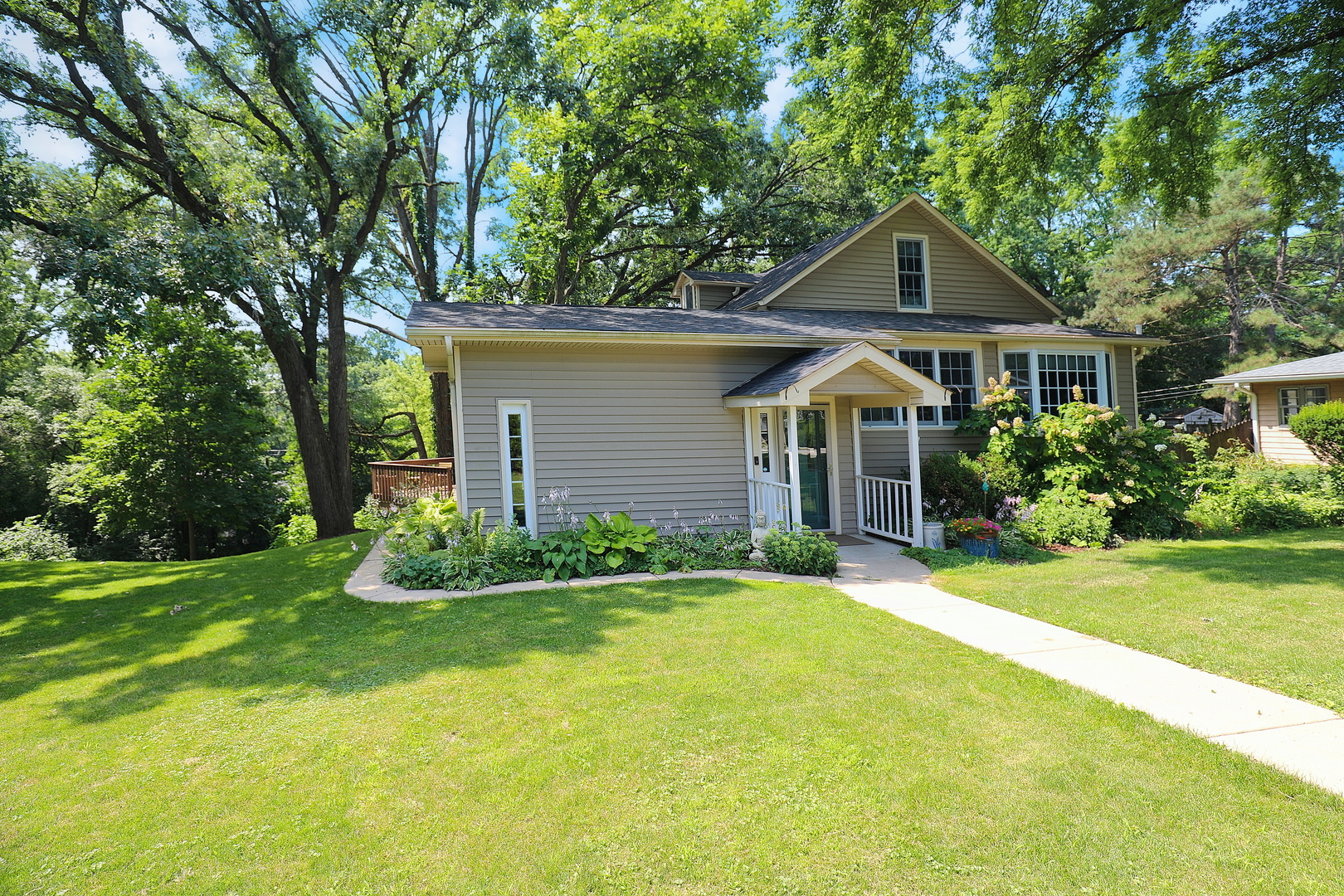 28w719 Barnes Avenue Property Photo 3