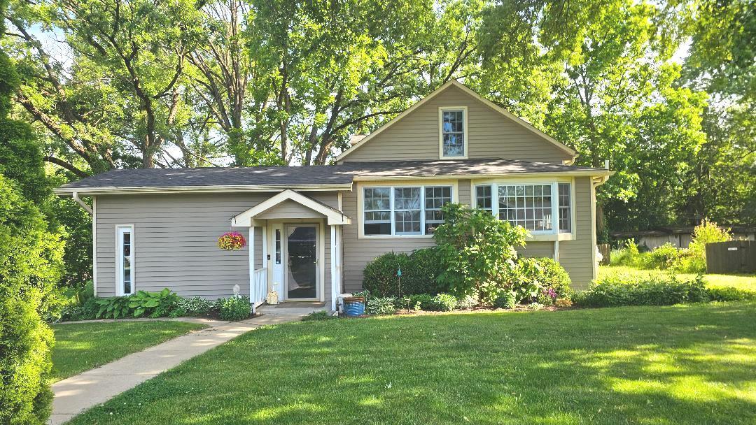 28w719 Barnes Avenue Property Photo 4