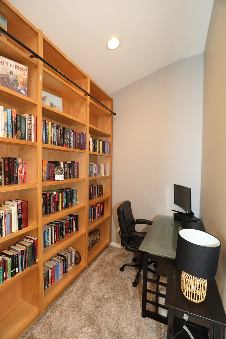 28w719 Barnes Avenue Property Photo 10