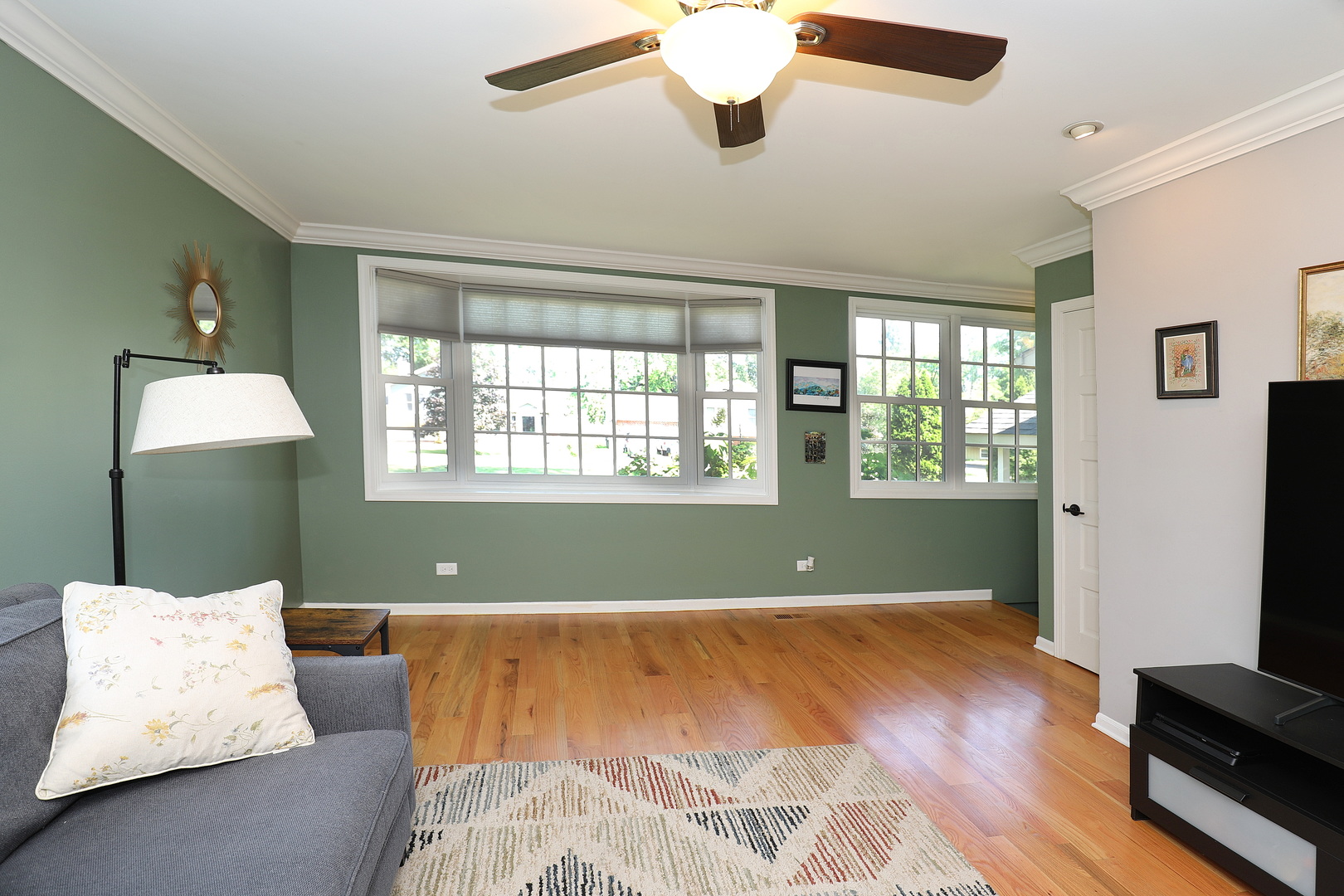 28w719 Barnes Avenue Property Photo 14