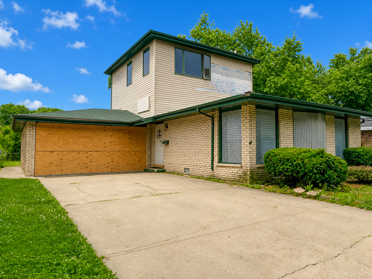 15229 Dante Avenue Property Photo 1