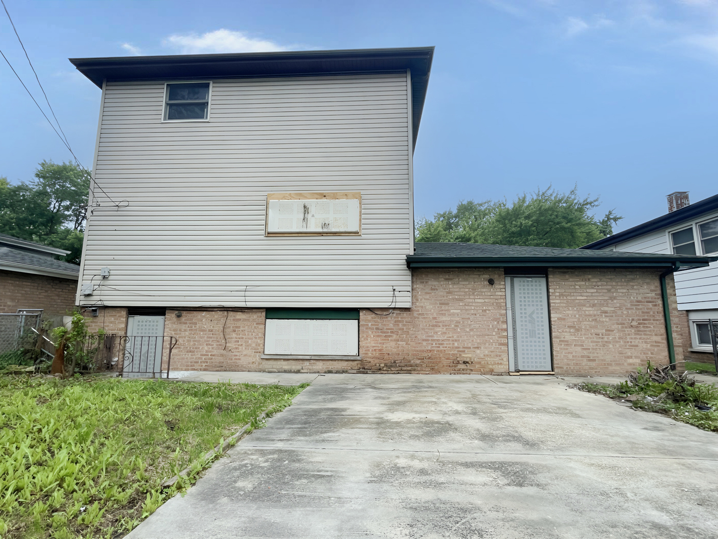 15229 Dante Avenue Property Photo 2