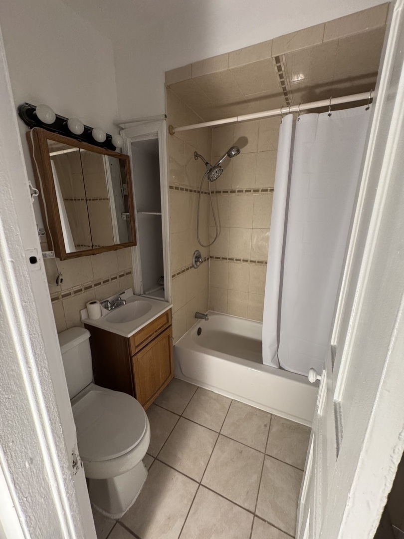 2454 W Diversey Avenue 2 Property Photo 7