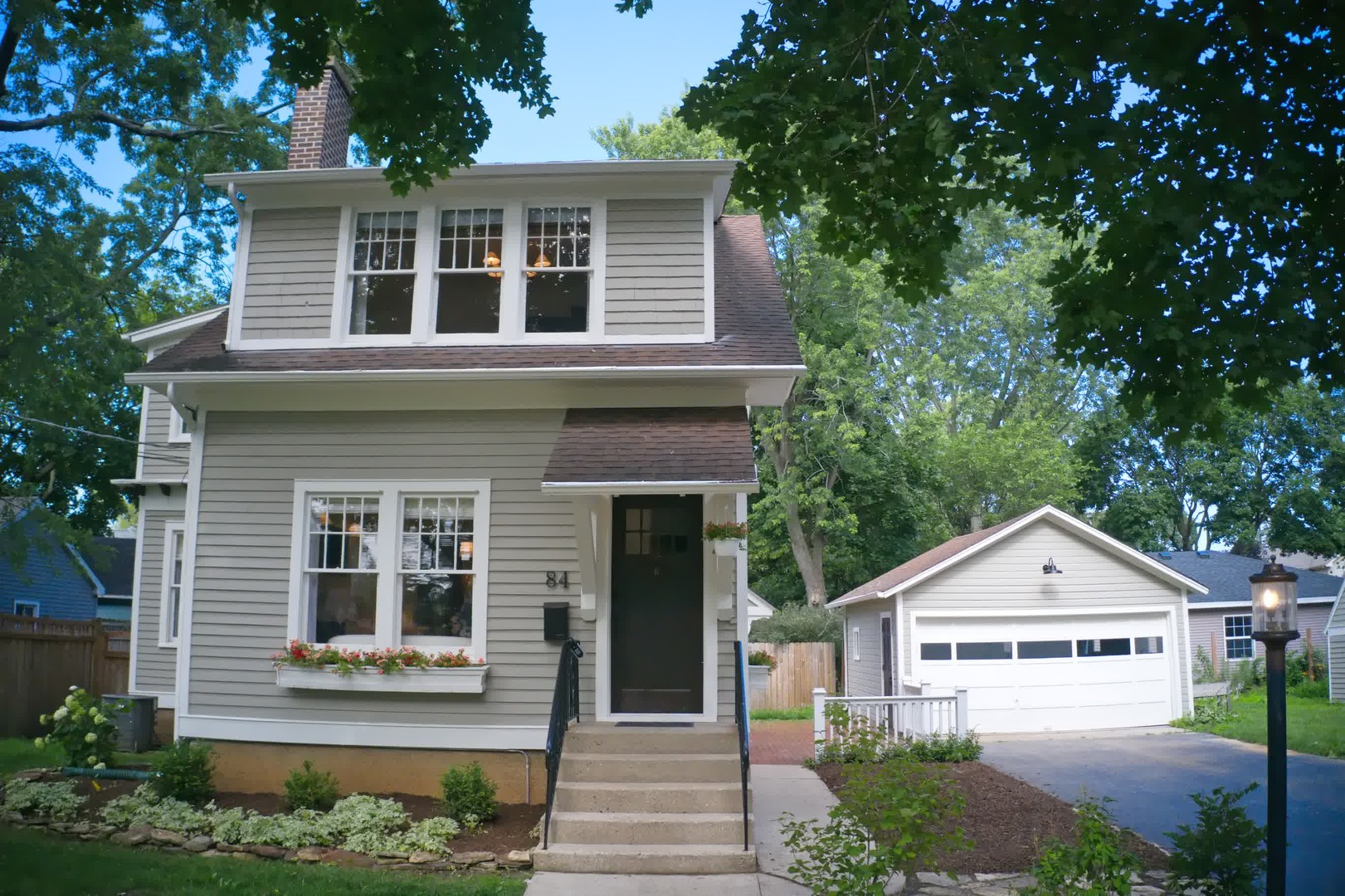84 S Caroline Street Property Photo 2