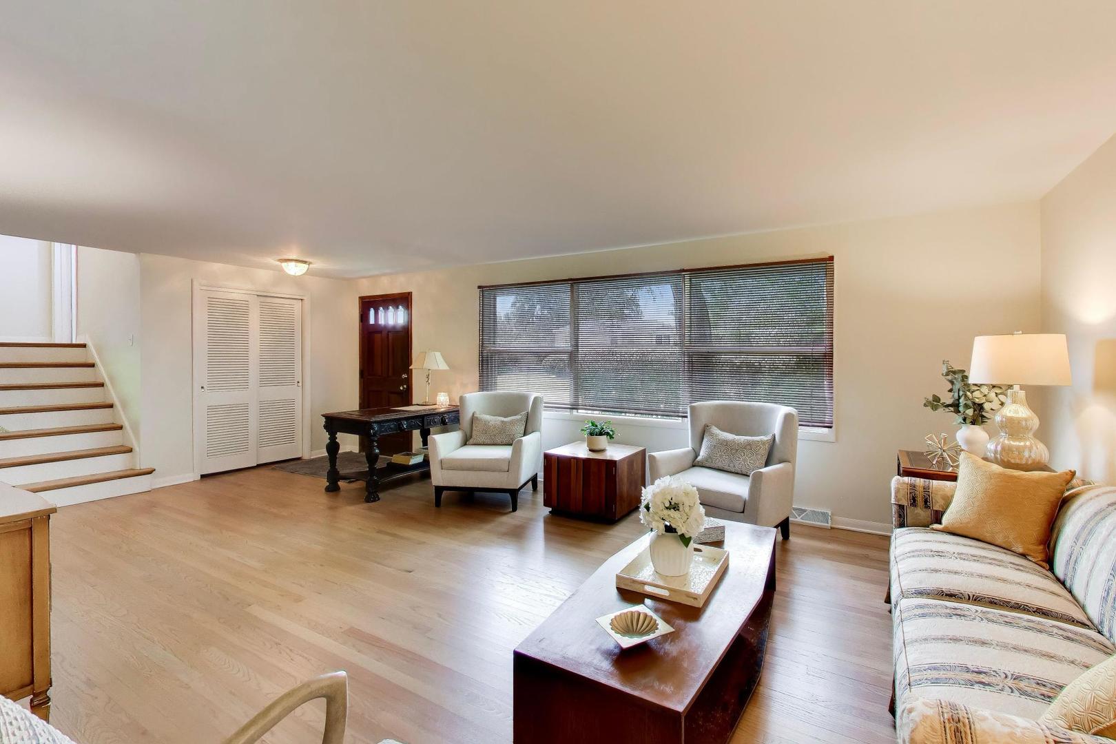 1115 Pfingsten Road Property Photo 4