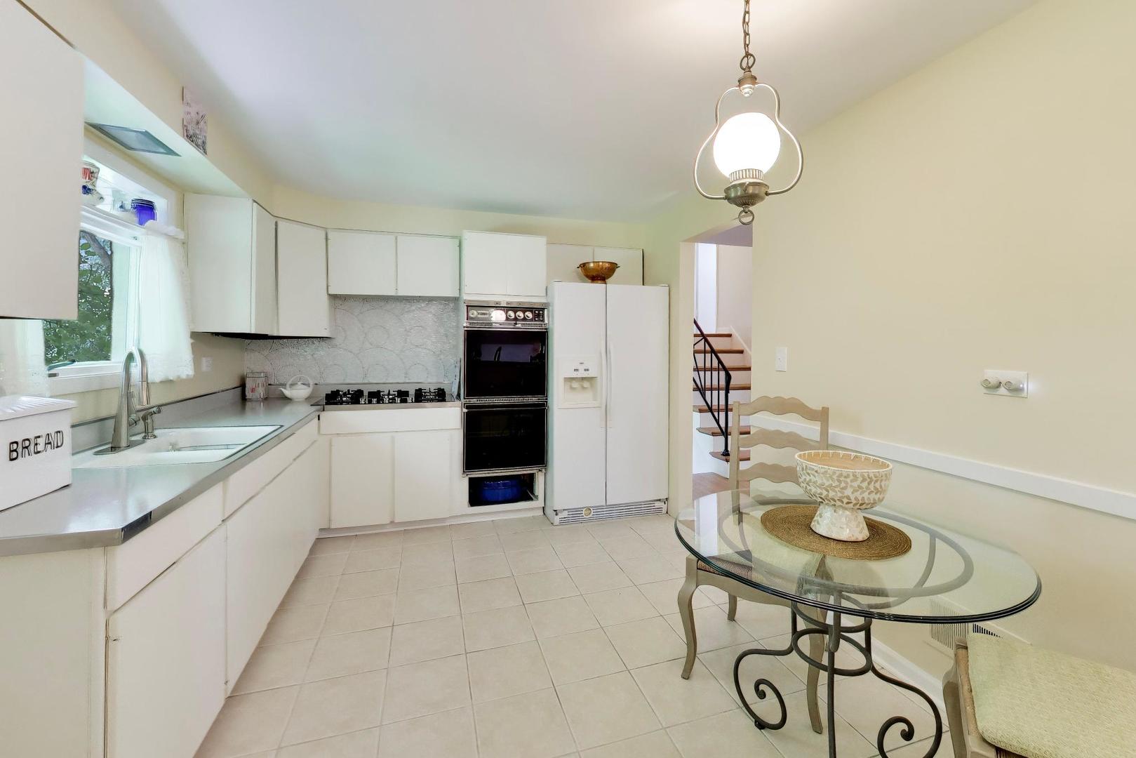1115 Pfingsten Road Property Photo 6