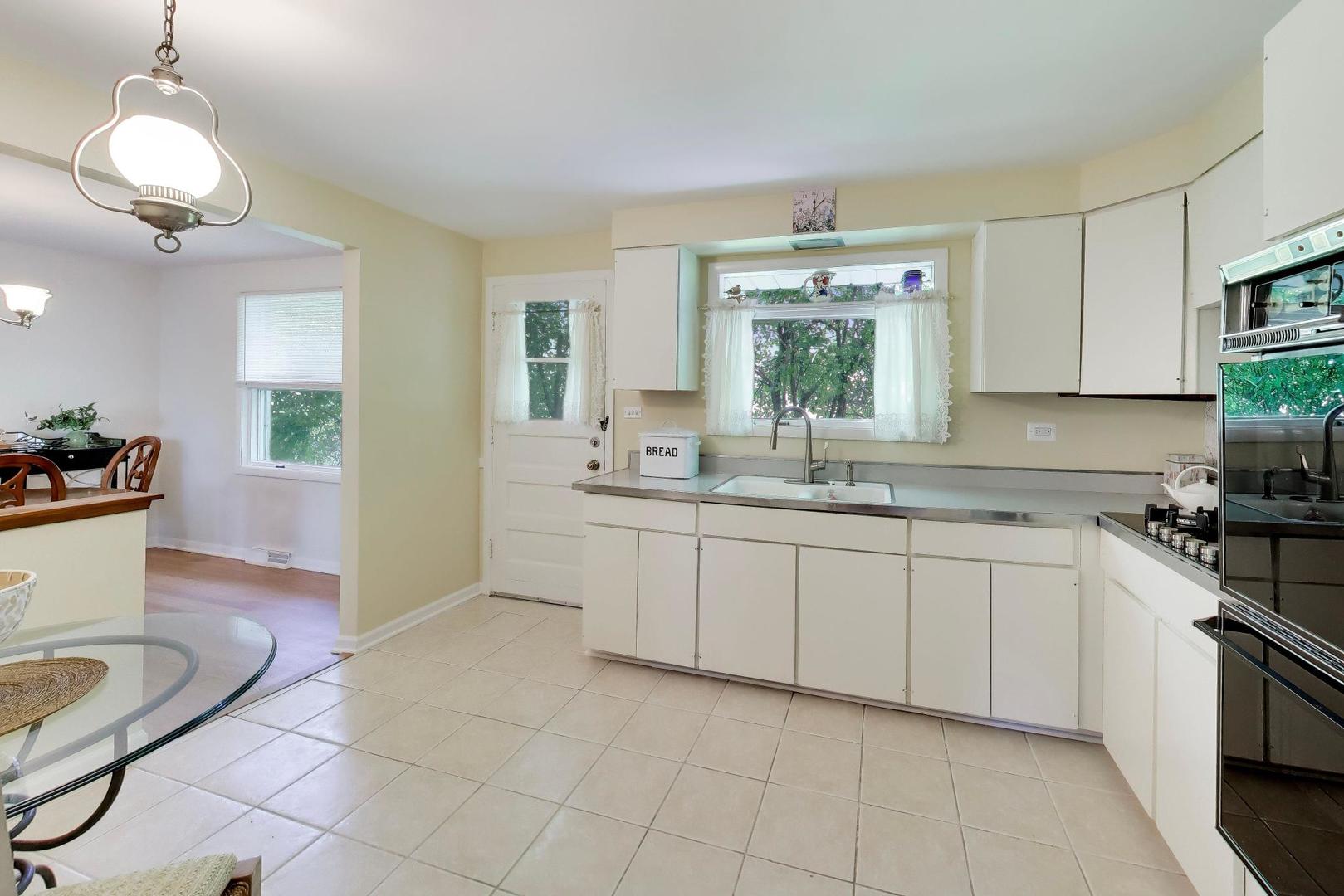 1115 Pfingsten Road Property Photo 7