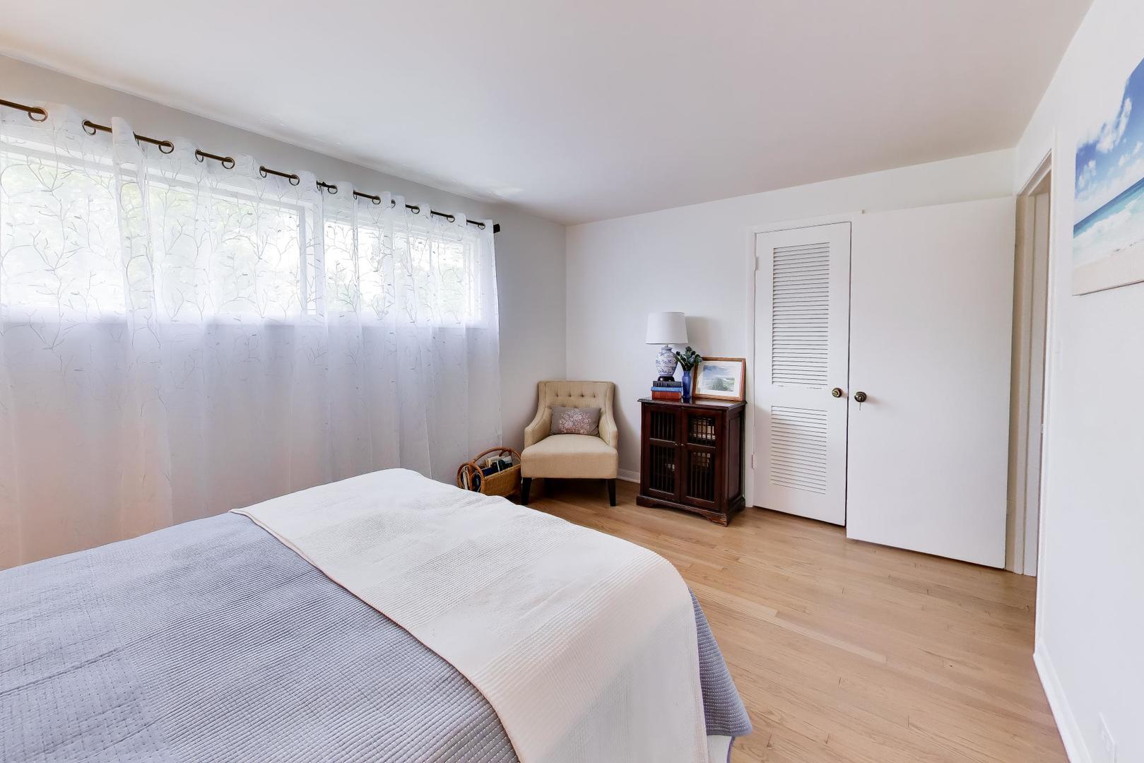 1115 Pfingsten Road Property Photo 13