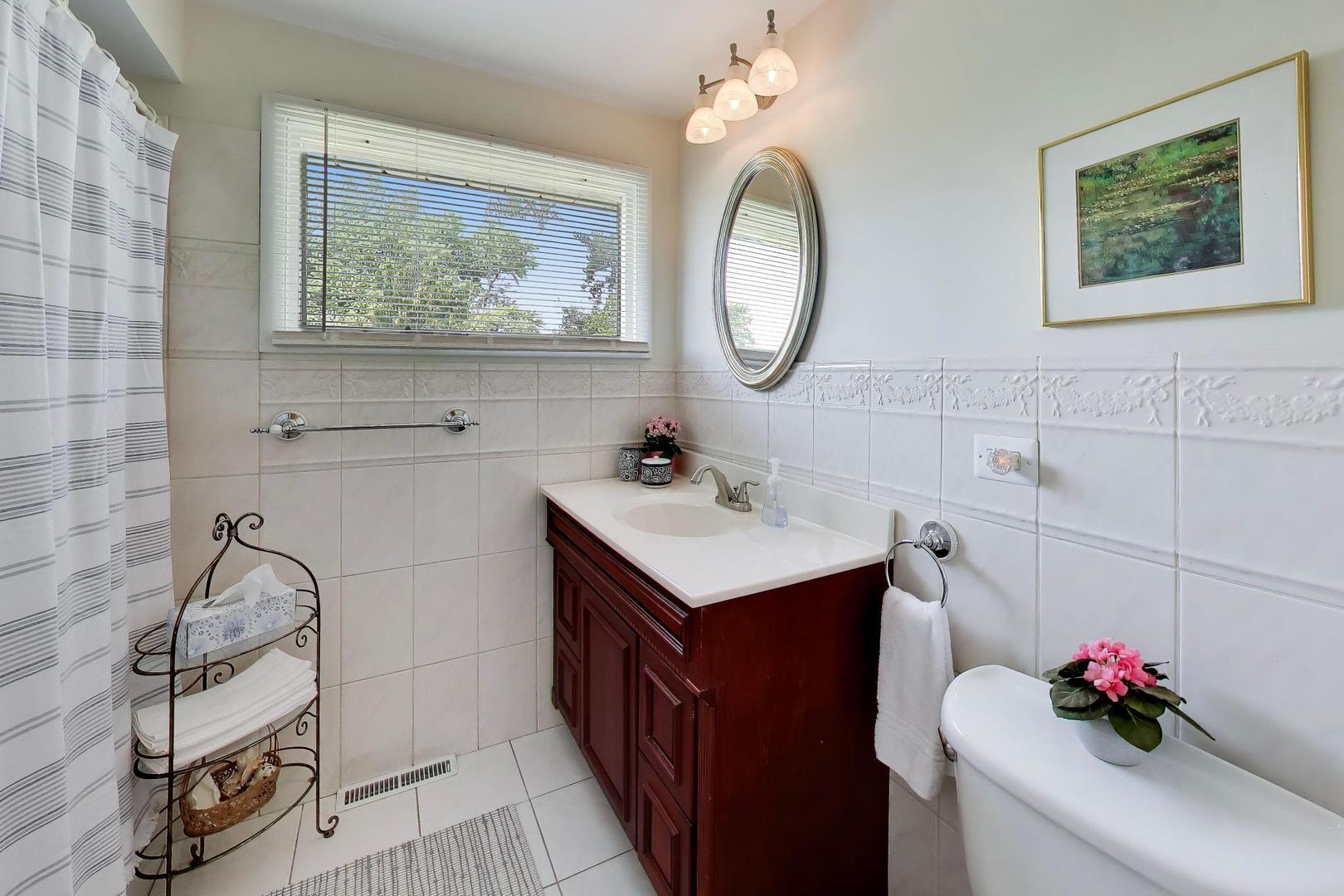 1115 Pfingsten Road Property Photo 17