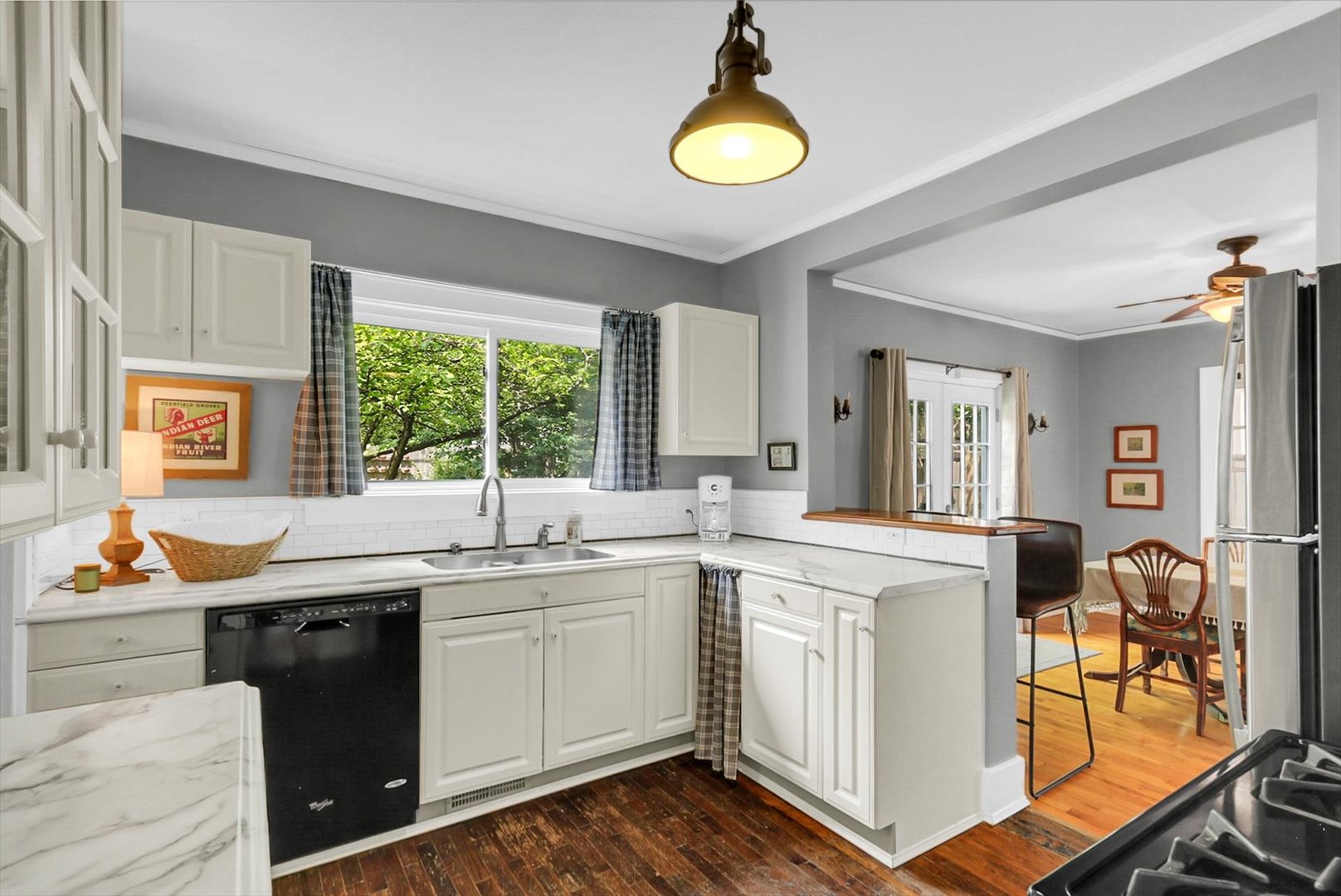 1104 W Green Street Property Photo 15