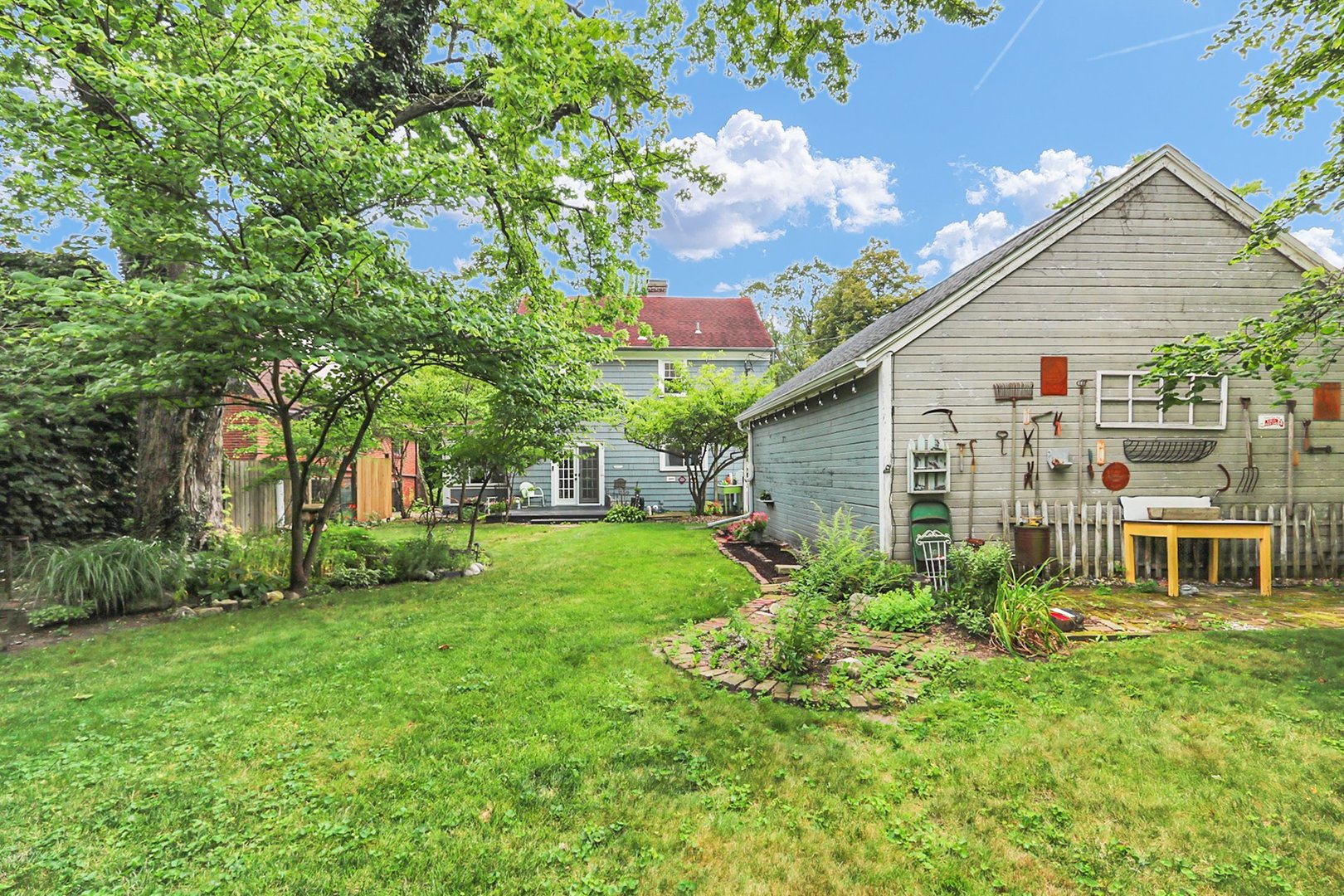 1104 W Green Street Property Photo 27