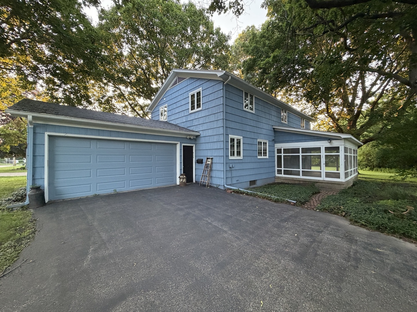 915 Sunset Drive Property Photo 1