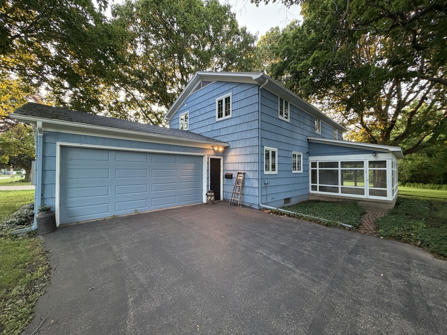 915 Sunset Drive Property Photo 3