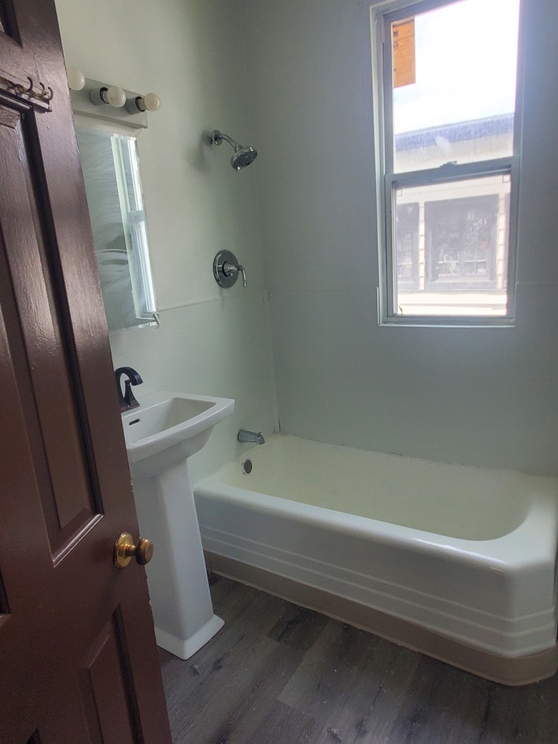 10240 S Indiana Avenue Property Photo 8