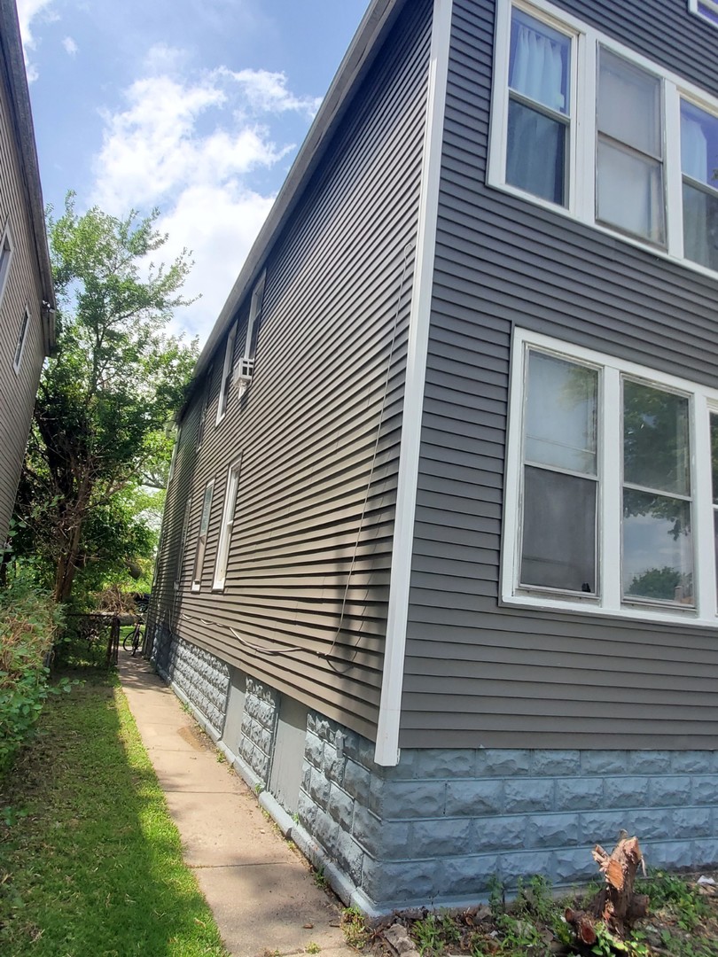 10240 S Indiana Avenue Property Photo 9