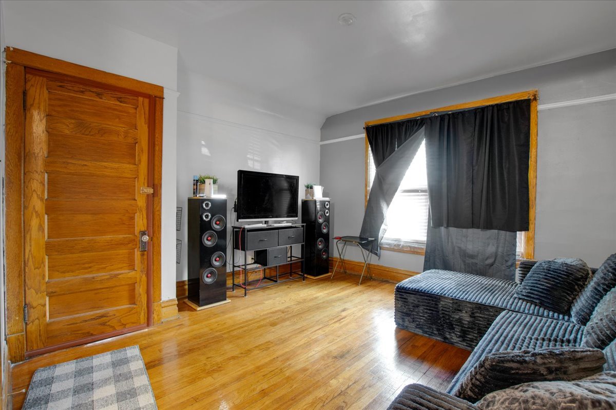 838 N Homan Avenue Property Photo 6