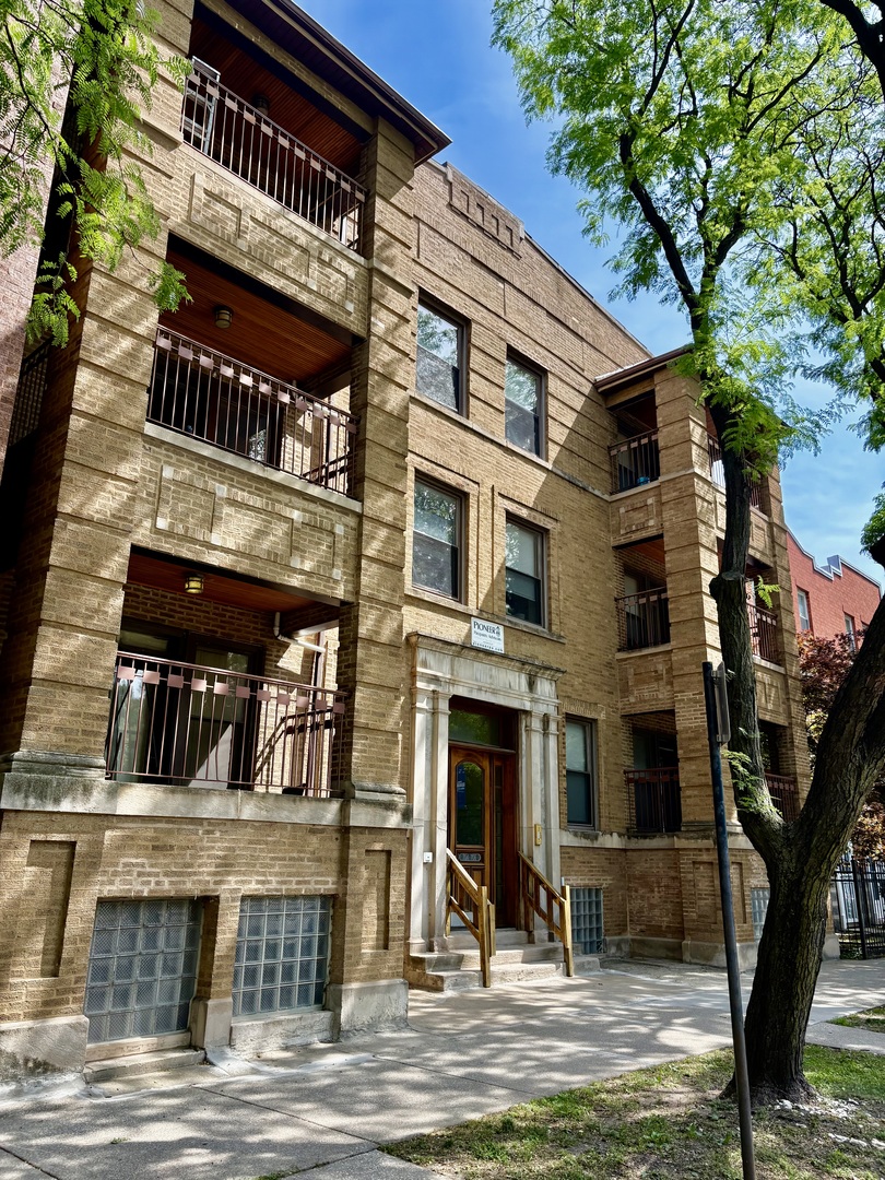 706 E 51st Street Property Photo 2
