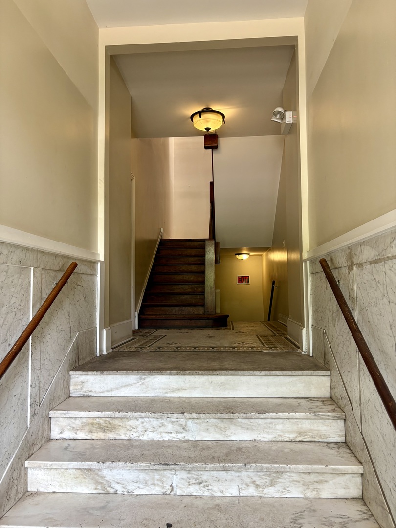706 E 51st Street Property Photo 6