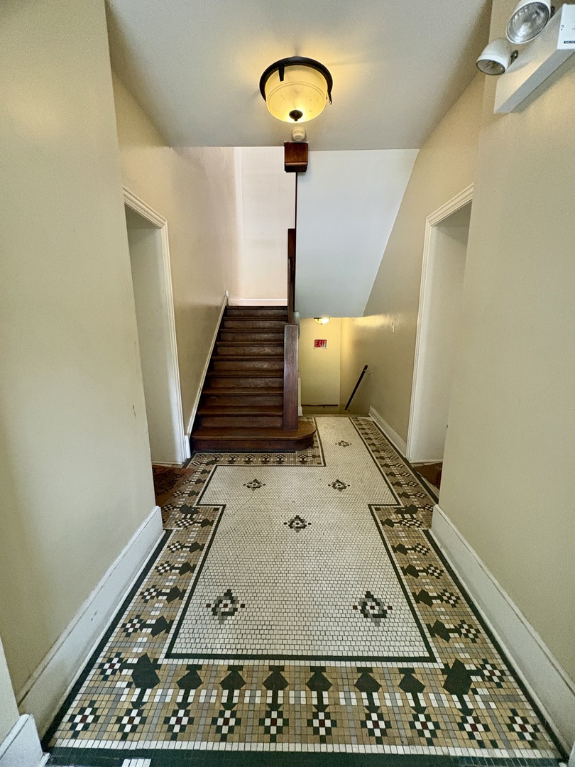 706 E 51st Street Property Photo 8