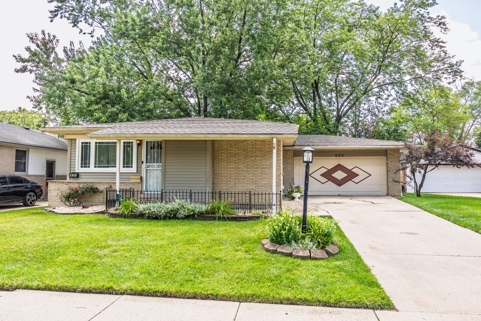434 N Park Drive Property Photo 1