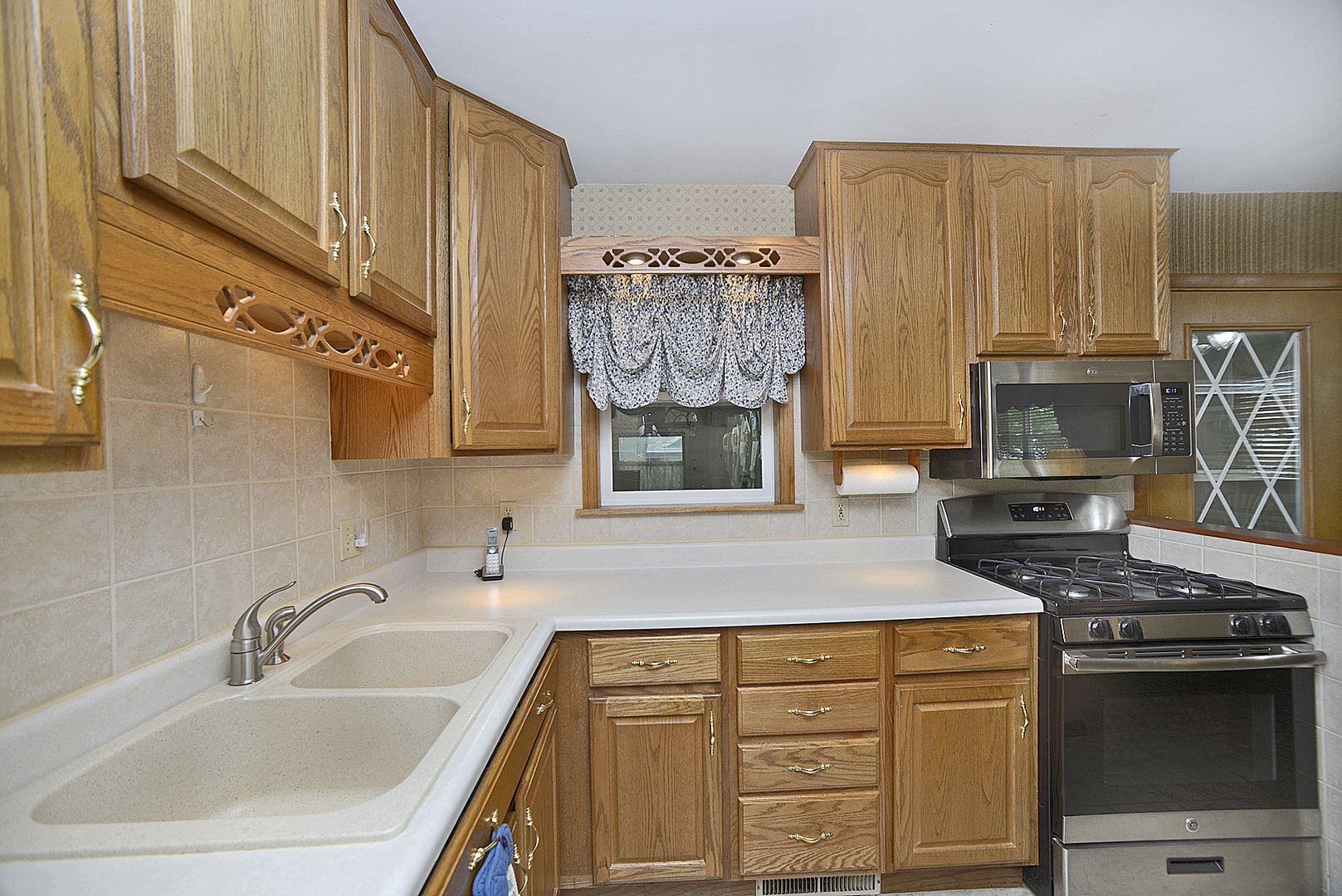 749 Fort Street Property Photo 7