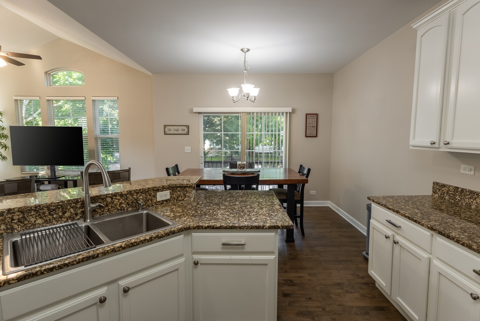 442 Plaza Place Property Photo 8