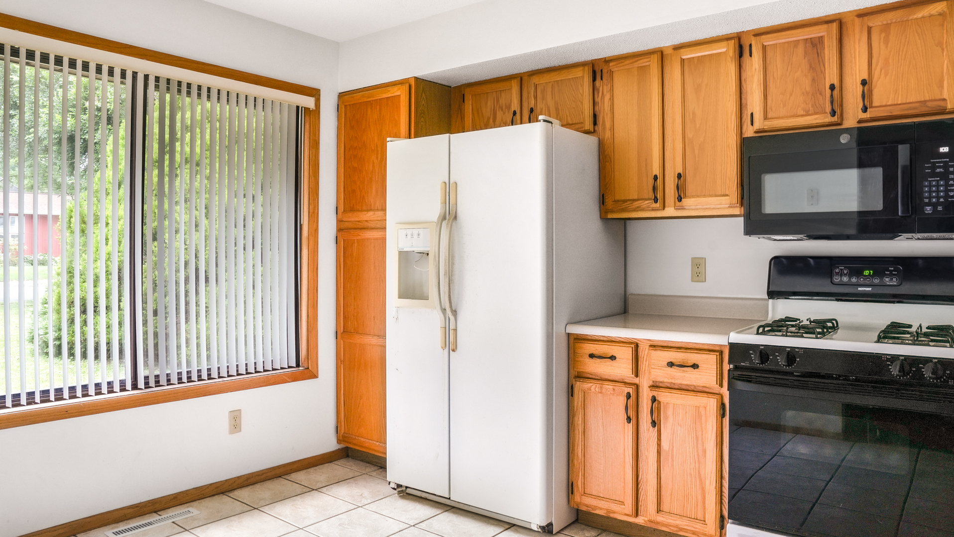 904 E California Avenue Property Photo 6