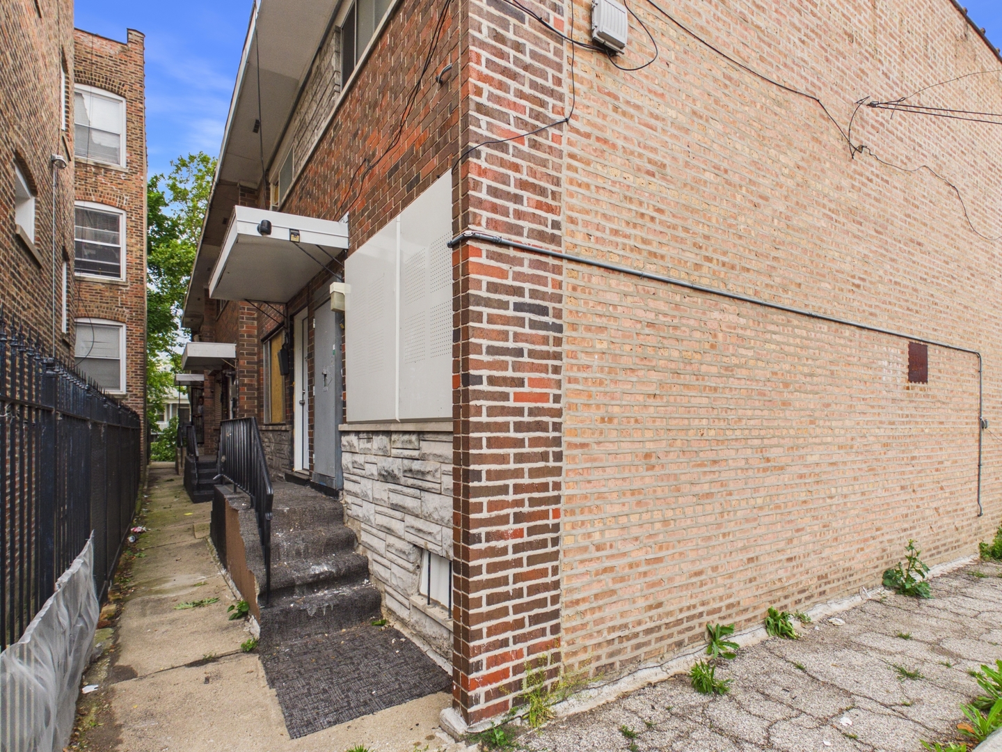 7915 S Saginaw Avenue F Property Photo 3