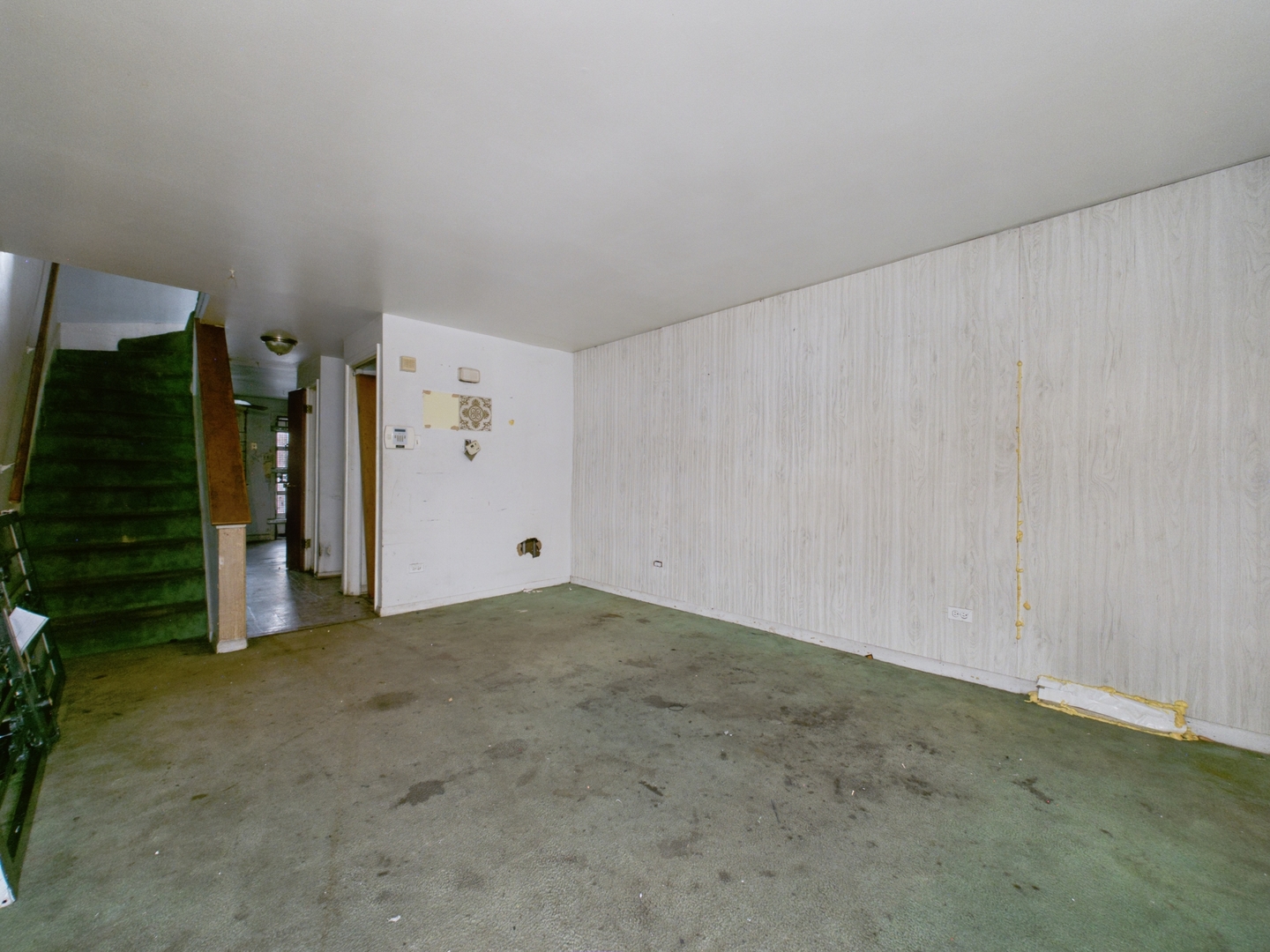 7915 S Saginaw Avenue F Property Photo 4