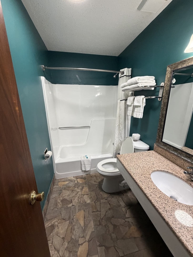 2225 Lincoln Way Property Photo 9